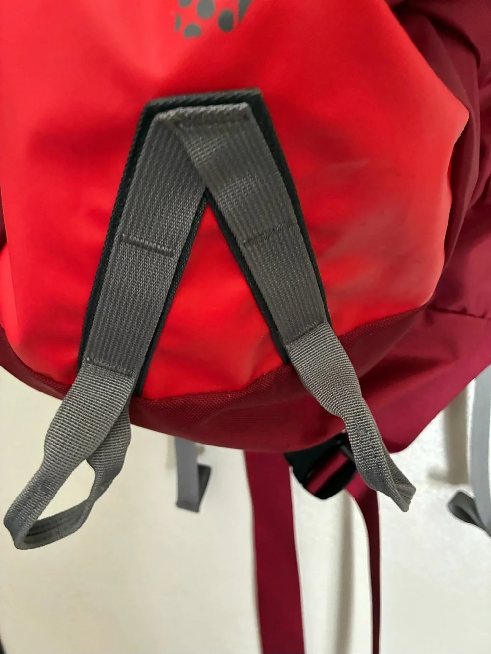 Hard wear hueco 35. Red Men's Hiking Backpack - Durable Outdoor Daypack